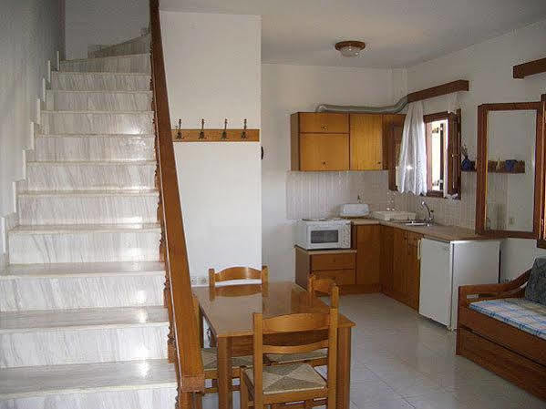Panmar Apartments Makrýgialos Eksteriør billede